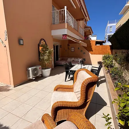 Large Private Garden,shared Pool Not Avaliable Until Approx June 2026, Great Location Апартаменты