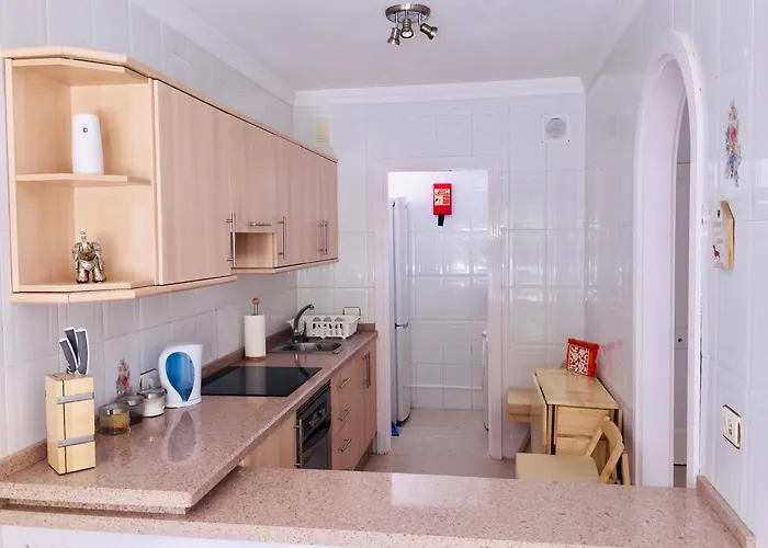 Large Private Garden,shared Pool Not Avaliable Until Approx June 2026, Great Location Apartment Playa de San Juan (Tenerife)