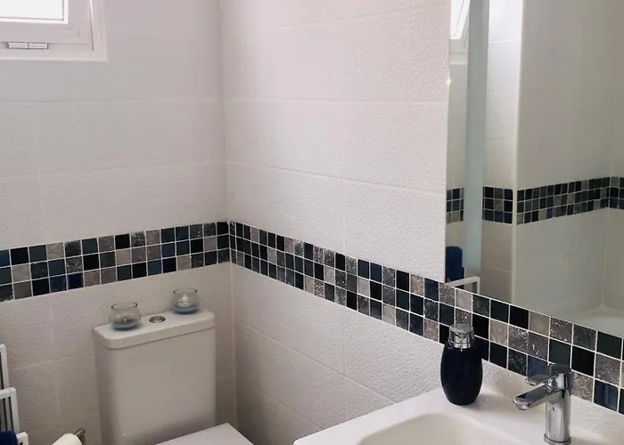 Large Private Garden,shared Pool Not Avaliable Until Approx June 2026, Great Location * Плайя-де-Сан-Хуан