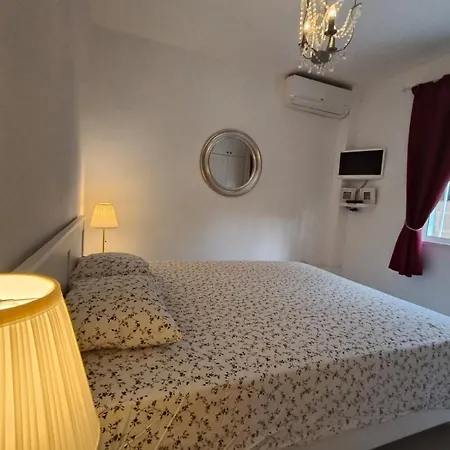 Large Private Sun Soaked Terrace, Perfect Location - Note Communal Pool Is Being Renovated From October 2026 For A Couple Of Months * 플라야 데 산 후안