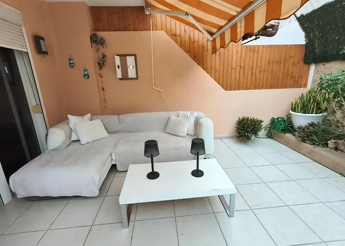 Large Private Garden,shared Pool Not Avaliable Until Approx June 2026, Great Location Apartamento *