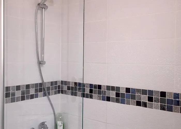 Large Private Garden,shared Pool Not Avaliable Until Approx June 2026, Great Location *